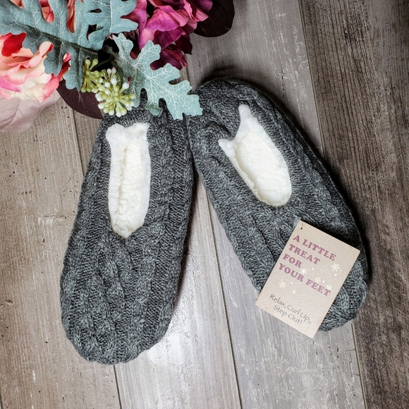NWT Ladie's Sheepskin Soft Solid Color Cozy Knitted Slipper Socks Booties Sz 7-8 - Picture 1 of 12